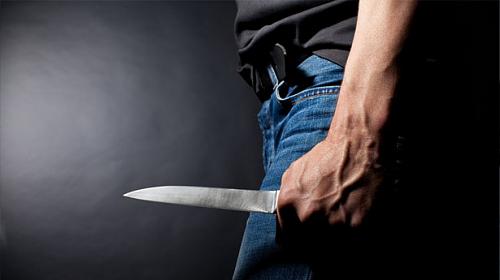     

:	Man-holding-a-knife-via-Shutterstock.jpg
:	182
:	11.8 
:	2541
