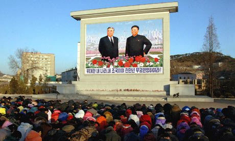 :	North-Koreans-bow-in-fron-007.jpg
: 8470
:	36.7 